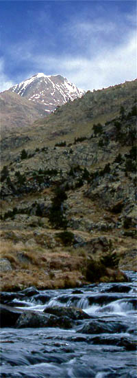 La pica d'Estats entrant a la vall de Sotllo